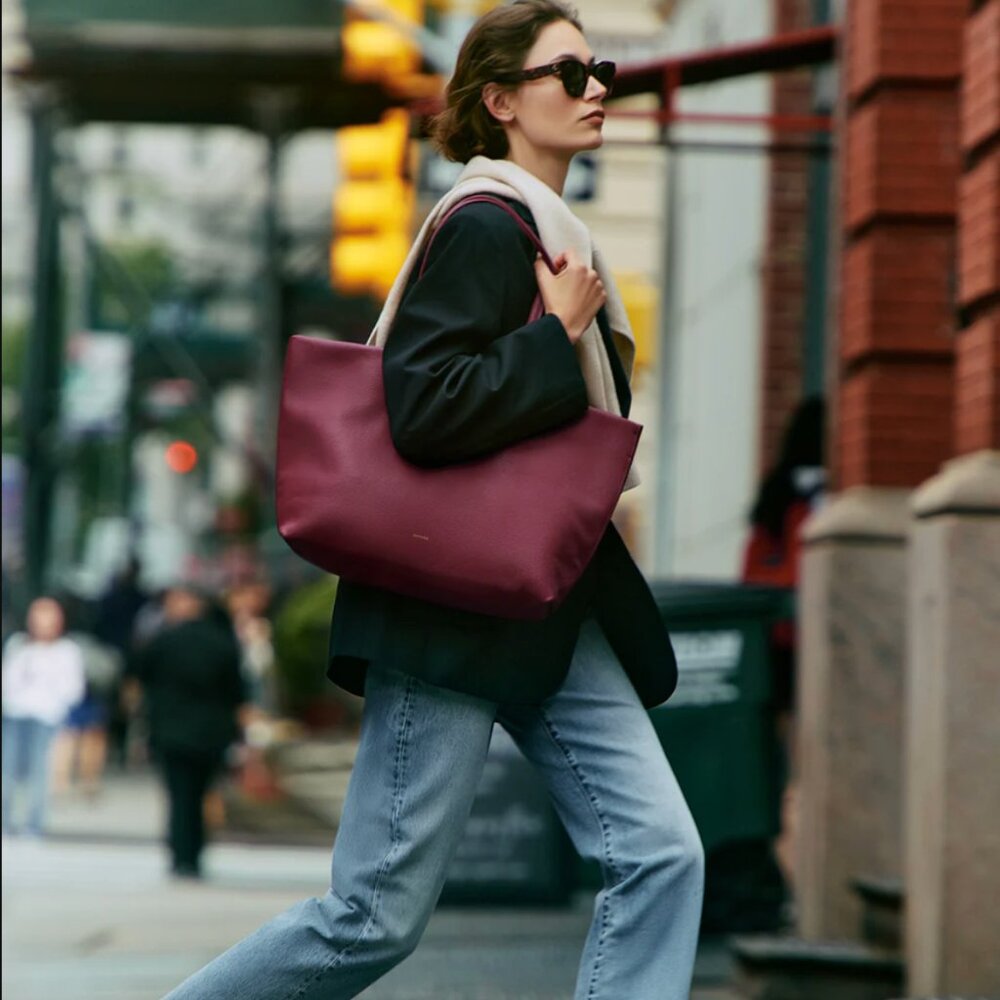 Cuyana Classic Easy Tote in Cherry NWT - Picture 6 of 15